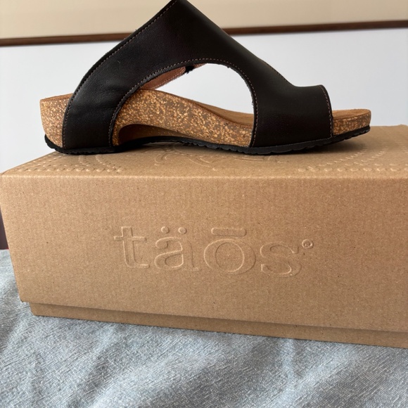 Toas loop sandal - Picture 2 of 4